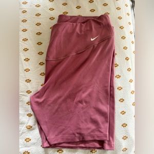 Nike Women’s Mid-Rise 7” Biker Short